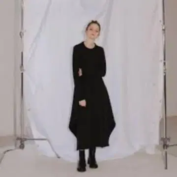 PINUE 리브헴 니트 원피스