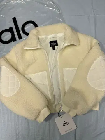 alo 보아 자켓 크림색