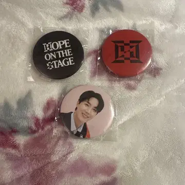 HOPE ON THE STAGE 2025 가챠 캔 배지 3개