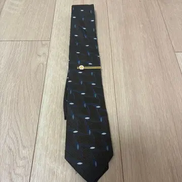 ORIHICA 나뭇잎 패턴 넥타이 일본제 메이지 신궁 넥타이핀 포함