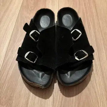 블랙 스웨이드 샌들