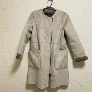 Jewel Changes 주얼 체인지즈 베이지 무스탕 코트