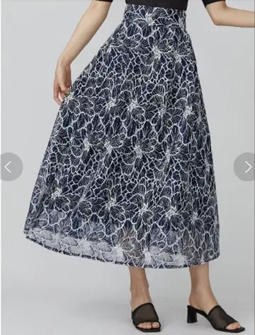 TONAL 자수 레이스 플레어 스커트 네이비