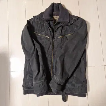 다크 그레이 밀리터리 스타일 자켓