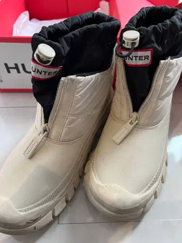 HUNTER 화이트 부츠