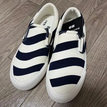 새상품 미사용품 UNIQLO 마리메꼬 슬립온