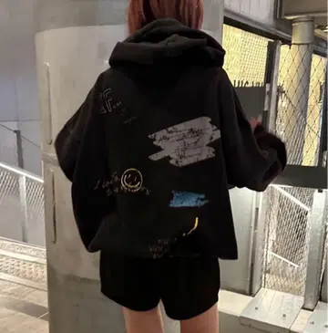 JEANASIS 스트릿 그래픽 후디 블랙