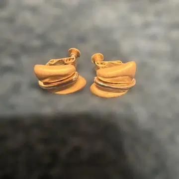 골드 입체 클립 귀찌