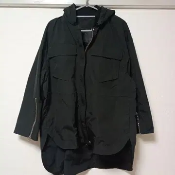 후드 부착 블랙 자켓