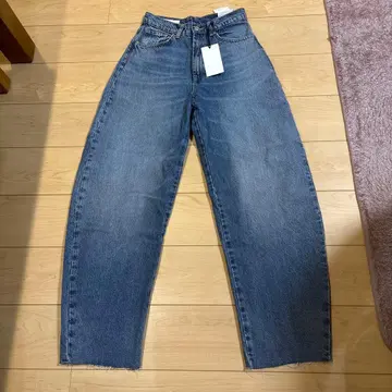 새상품입니다. ZARA 커비 데님