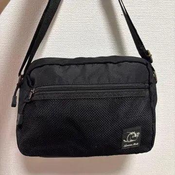 나일론 소재 블랙 숄더백