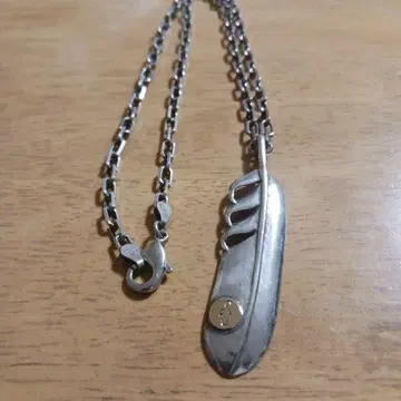 깃털 모티브 목걸이