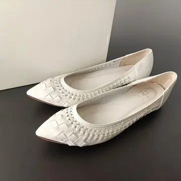 [ 새상품급 ] LE TALON 루탈론 포인트 메쉬 플랫 24.5