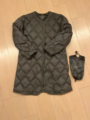 유니클로 울트라 라이트 다운 S 사이즈 카키 수납 봉투 포함