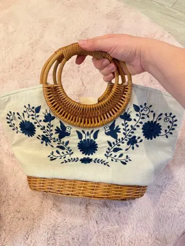자수 장식 내추럴 바스켓백