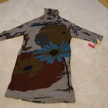 Luchile 터틀넥 꽃무늬 원피스