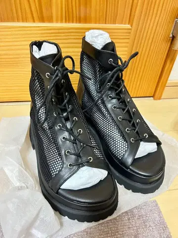 엘르 로제트 샌들