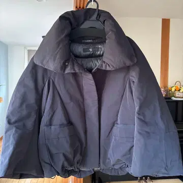 +J 블랙 다운 자켓 S 사이즈