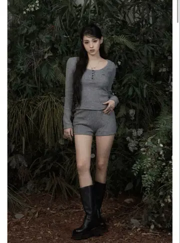 KHAKIPOINT Ribbed Button T-shirt (gray)