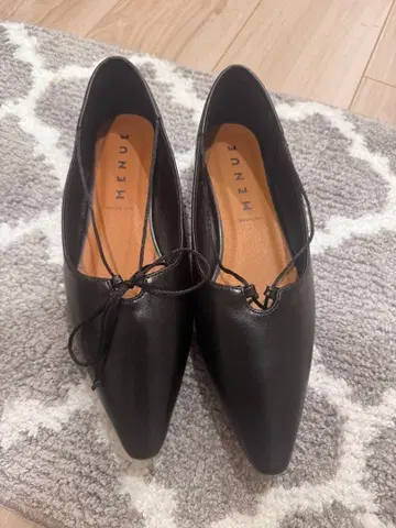 롱노즈 리본 펌프스