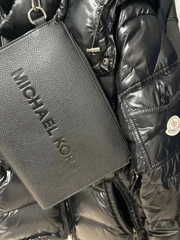 MICHAEL KORS 파우치