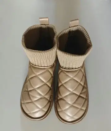 베이지 퀼팅 어그 부츠