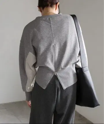 셀렉 모카 맨투맨 백 지퍼 오픈 상의