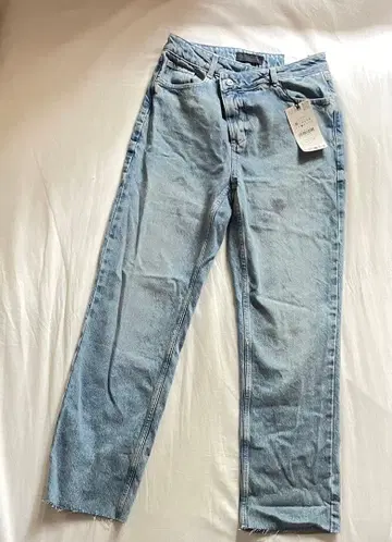 ZARA STRAIGHT FIT DENIM