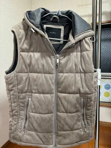 ZARA 베이지 다운 베스트 사이즈 M