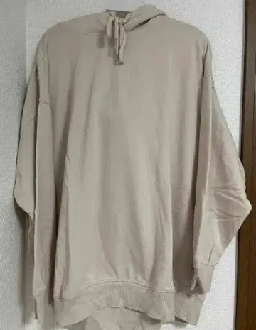 베이지 후드 부착 후드티