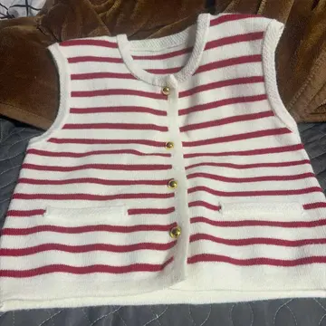 화이트와 빨간색 스트라이프 니트 베스트