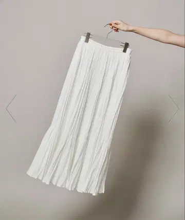 Natural Beauty Basic 티어드 플리츠 스커트 화이트