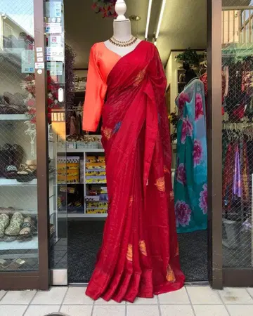 빨간색 자수 들어간 사리