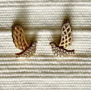 새 비둘기 모티브 귀걸이 큐빅