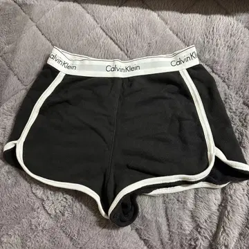 Calvin Klein 숏팬츠 S 사이즈