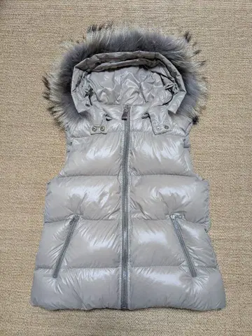 NOMBRE IMPAIR 후드 부착 다운 베스트