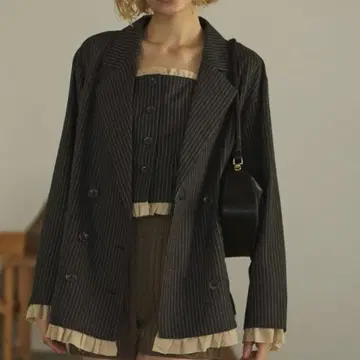 프릴 레이어드 디자인 자켓 loinnuit