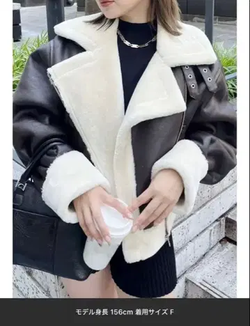 MURUA 숏 에어리 페이크 무스탕 자켓