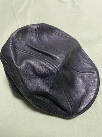 블랙 가죽 헌팅 캡