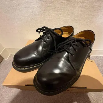 Dr. Martens 닥터마틴 3홀 UK4 블랙