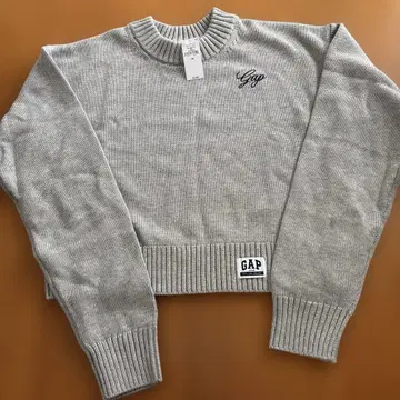 새상품 GAP 라이트 그레이 크롭 니트 정가 6,990엔