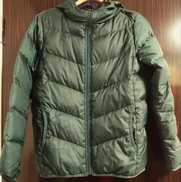 다크 그린 후드 부착 다운 자켓