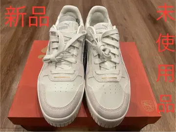 [ 새상품 미사용품 ] PUMA 스니커즈 캐리나 스트릿