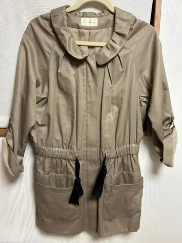 Coeur de Parfum 후드 부착 자켓 베이지