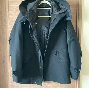 나노 유니버스 테크 플라이트 멜톤 숏 모즈 코트 블랙