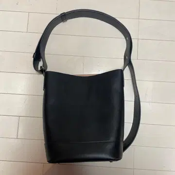 블랙 가죽 숄더백