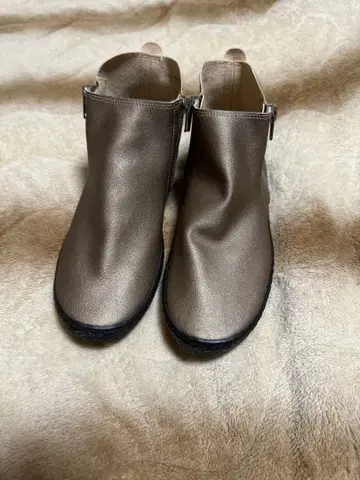 메탈릭 브라운 지퍼 부츠