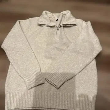 유니클로 크림색 하프 지퍼 스웨터 M 사이즈