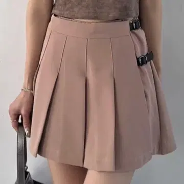 MENOT 벨트 디자인 랩 플리츠 미니 스커트 베이지