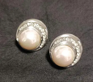 펄과 크리스탈 귀찌